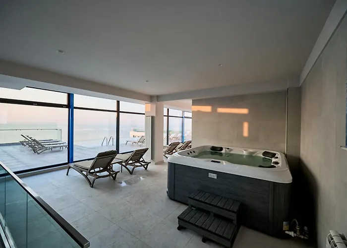 Vogue Sunrise View - Infinity Pool &