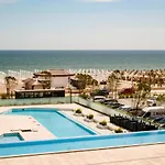 Vogue Sunrise View In Infinity Pool & Apartment *