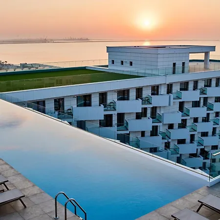 Vogue Sunrise View In Infinity Pool & *
