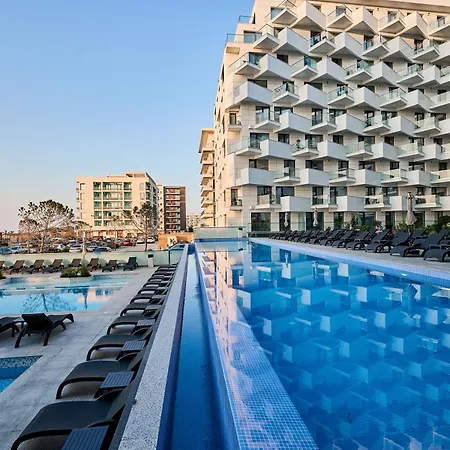 Vogue Sunrise View In Infinity Pool &
